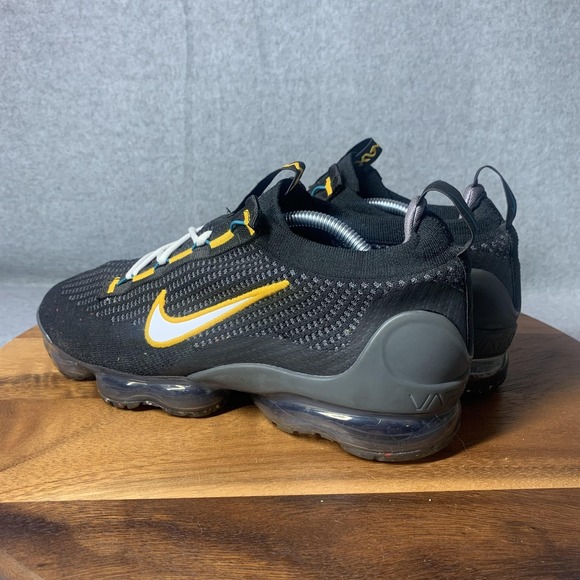 Nike Air VaporMax 2021 Black University Gold 'Batman' DH4086-001 Flyknit Sneaker - Picture 3 of 13